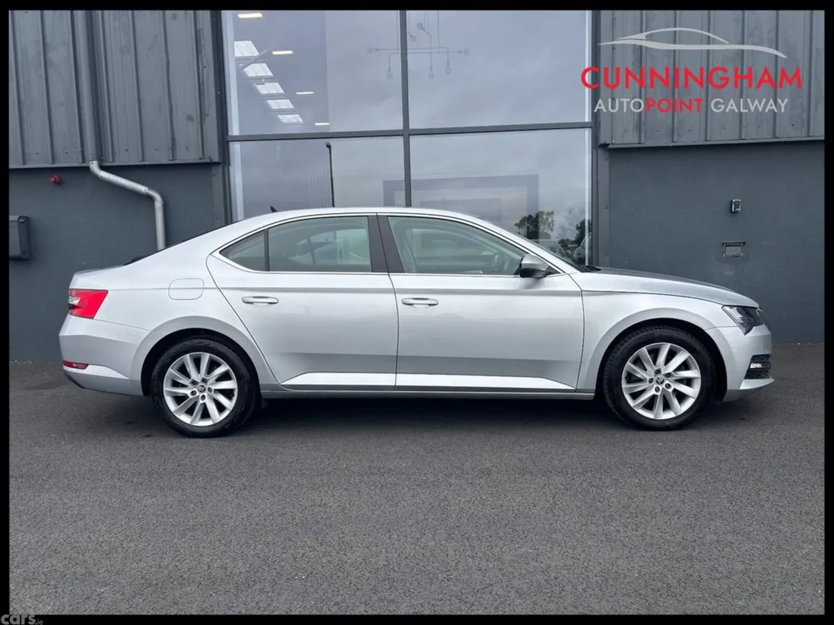 Skoda Superb Saloon, Diesel, 2023, Silver