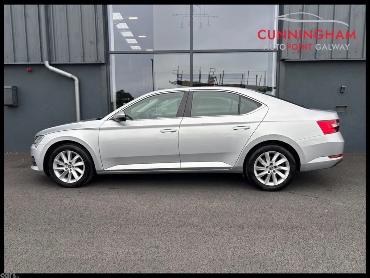 Skoda Superb Saloon, Diesel, 2023, Silver