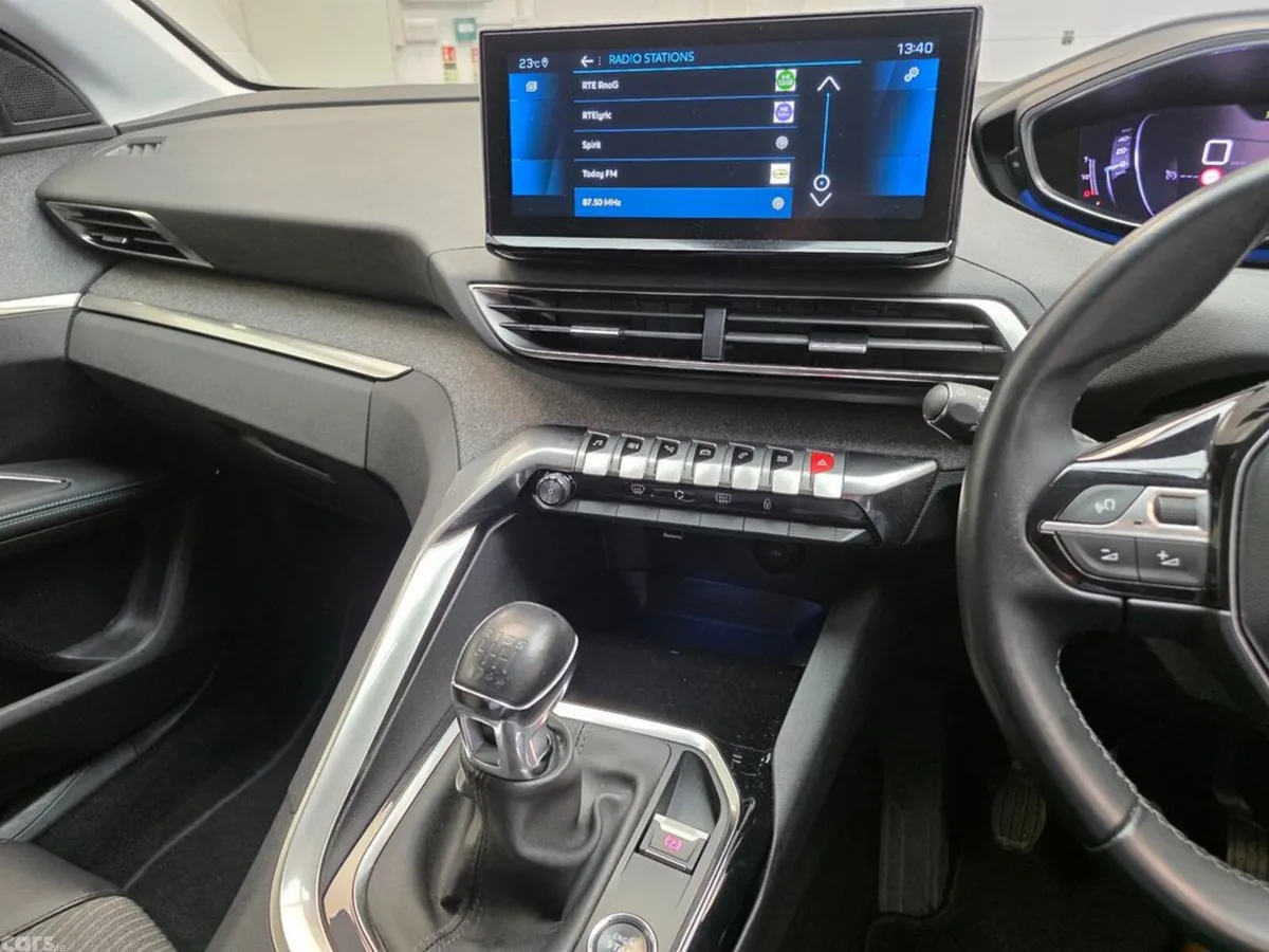 Peugeot 5008 MPV, Diesel, 2022, Grey