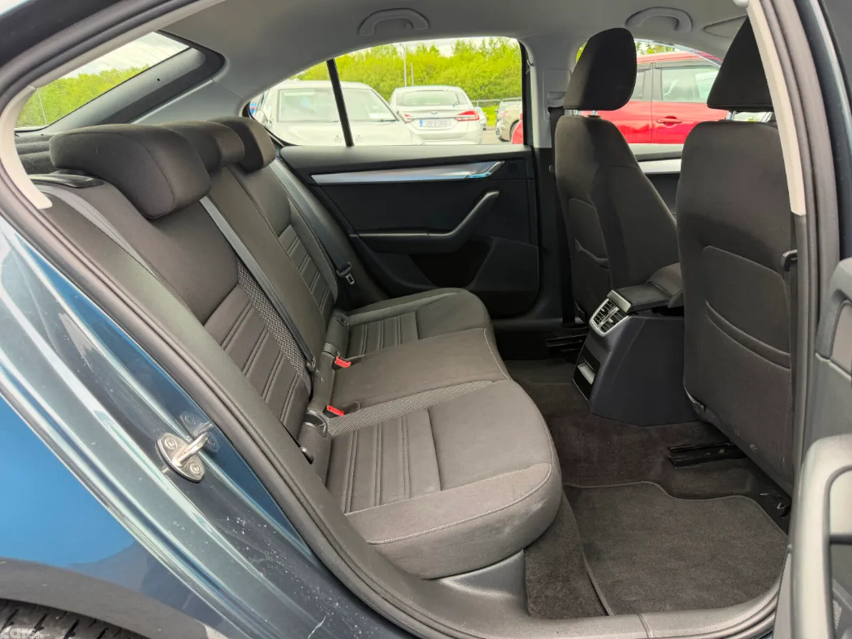 Skoda Octavia Hatchback, Diesel, 2020, Grey