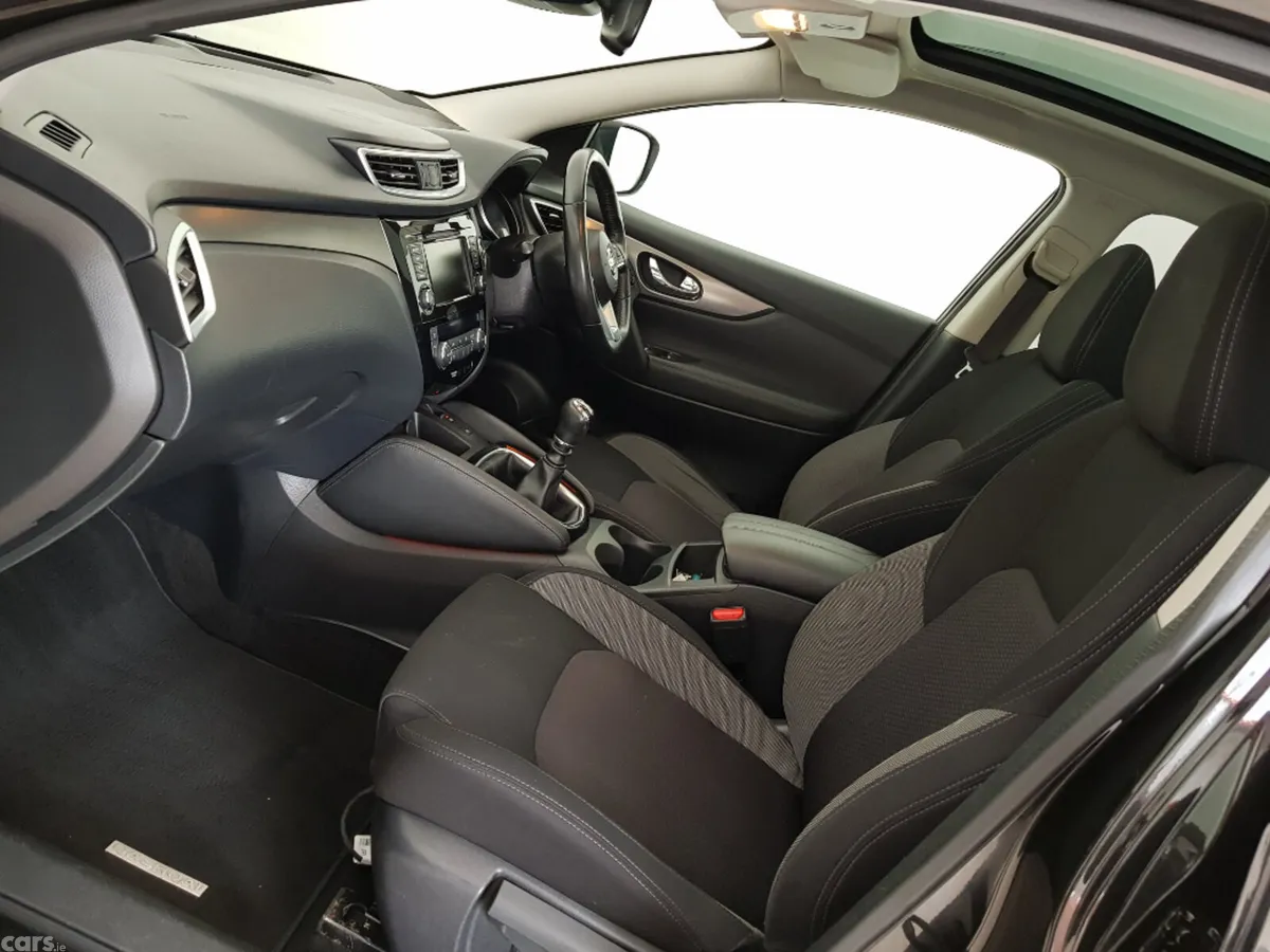 Nissan Qashqai MPV, Diesel, 2020, Black