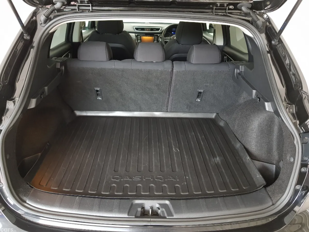 Nissan Qashqai MPV, Diesel, 2020, Black