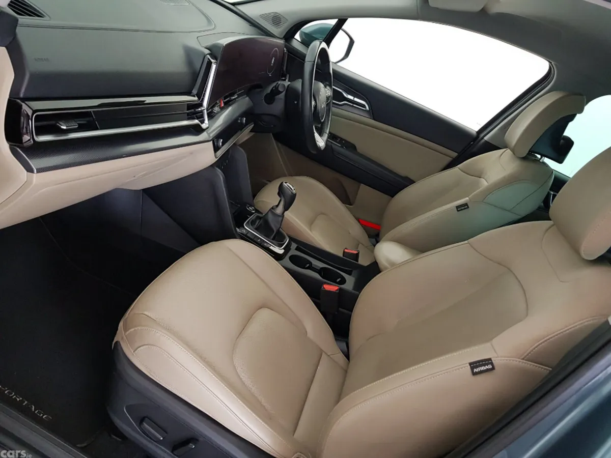 Kia Sportage MPV, Diesel, 2022, Grey