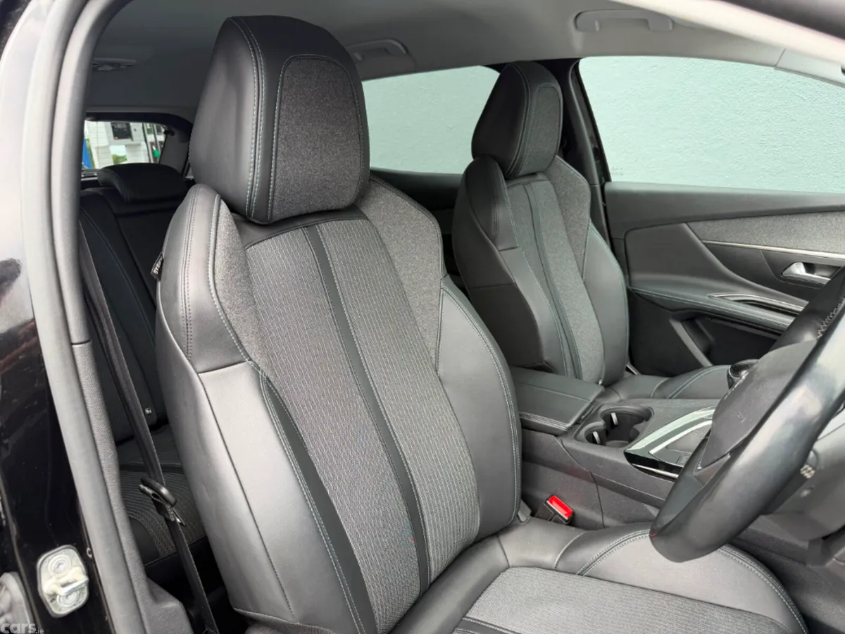 Peugeot 3008 MPV, Diesel, 2022, Black