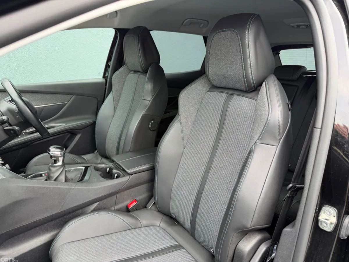 Peugeot 3008 MPV, Diesel, 2022, Black