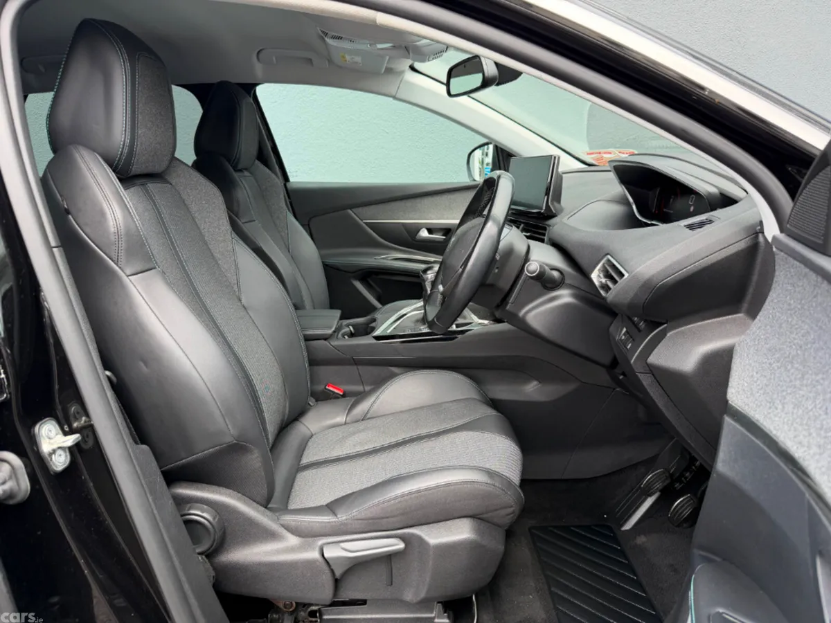 Peugeot 3008 MPV, Diesel, 2022, Black