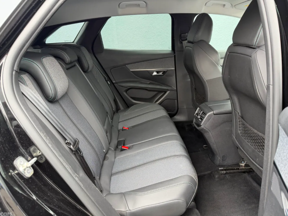 Peugeot 3008 MPV, Diesel, 2022, Black