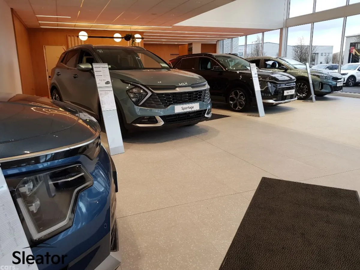 Kia Sportage MPV, Diesel Hybrid, 2023, White