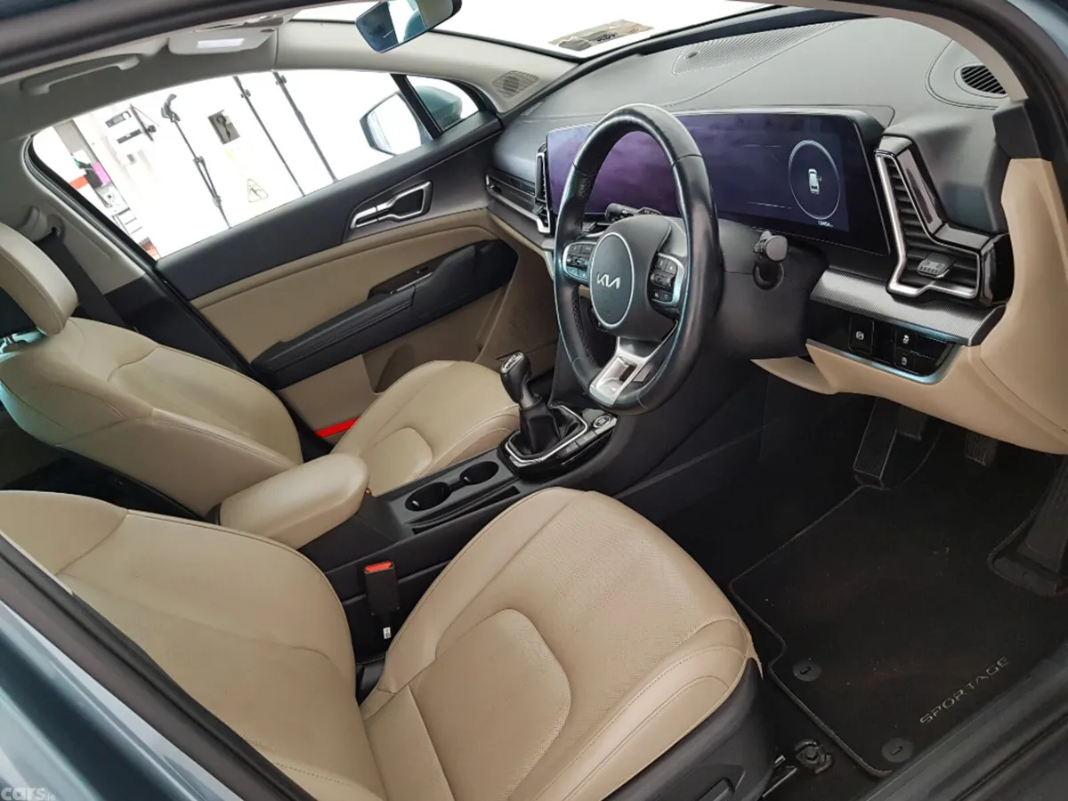 Kia Sportage MPV, Diesel, 2022, Grey