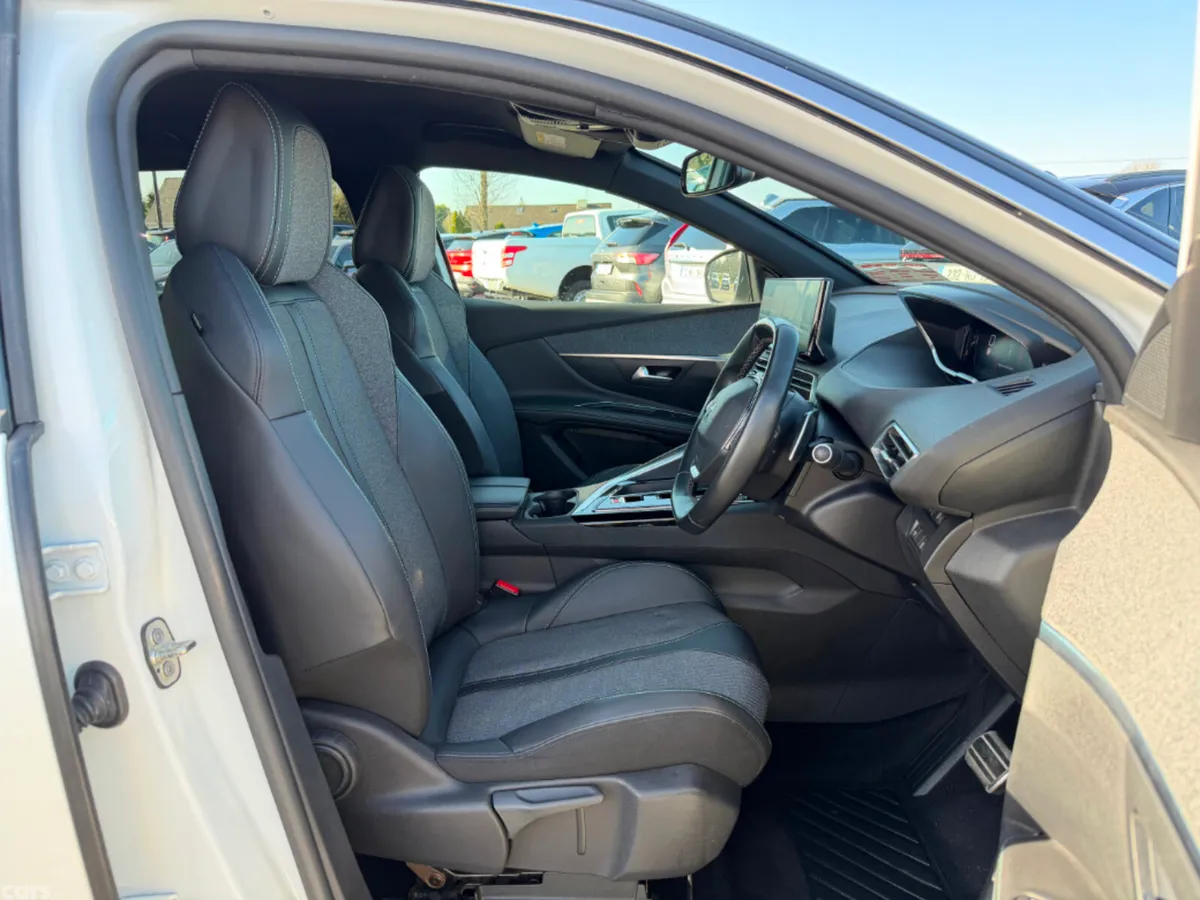 Peugeot 5008 MPV, Diesel, 2023, White