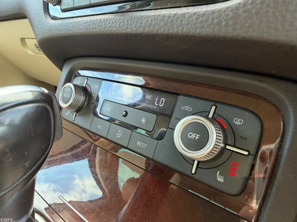 Volkswagen Touareg SUV, Diesel, 2016, Grey