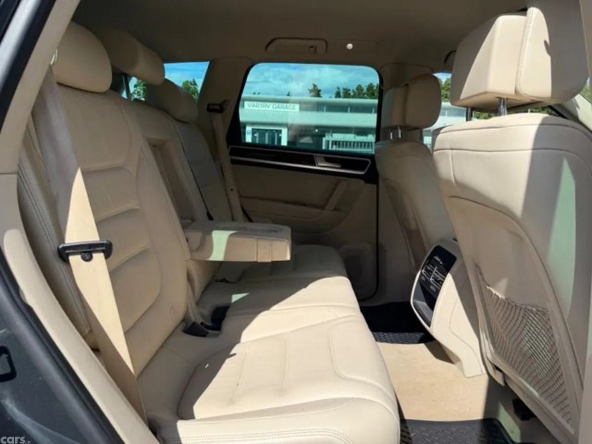 Volkswagen Touareg SUV, Diesel, 2016, Grey