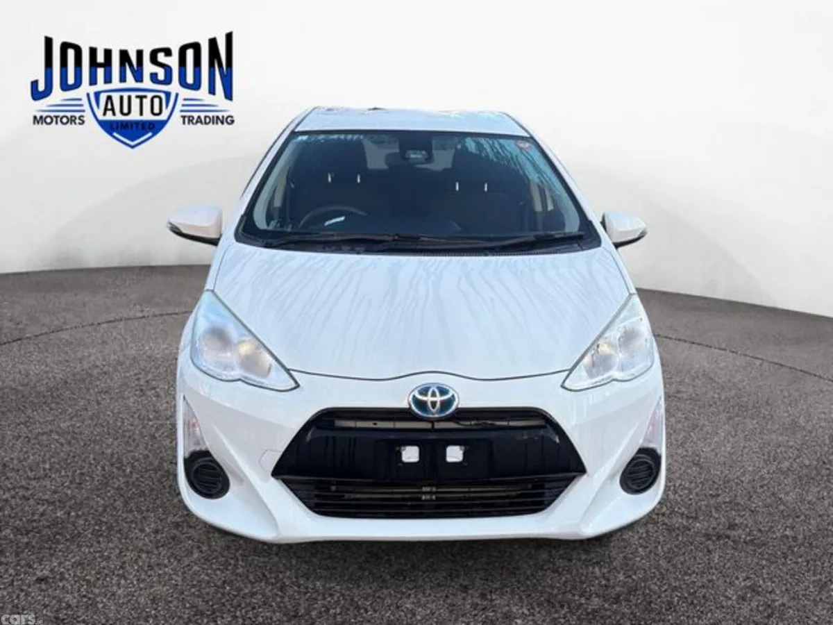 Toyota Aqua Hatchback, Petrol Hybrid, 2017, White