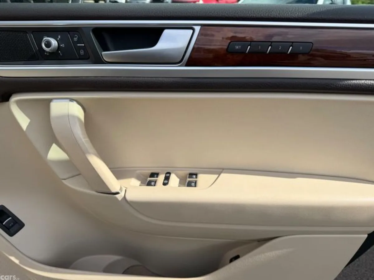 Volkswagen Touareg SUV, Diesel, 2016, Grey