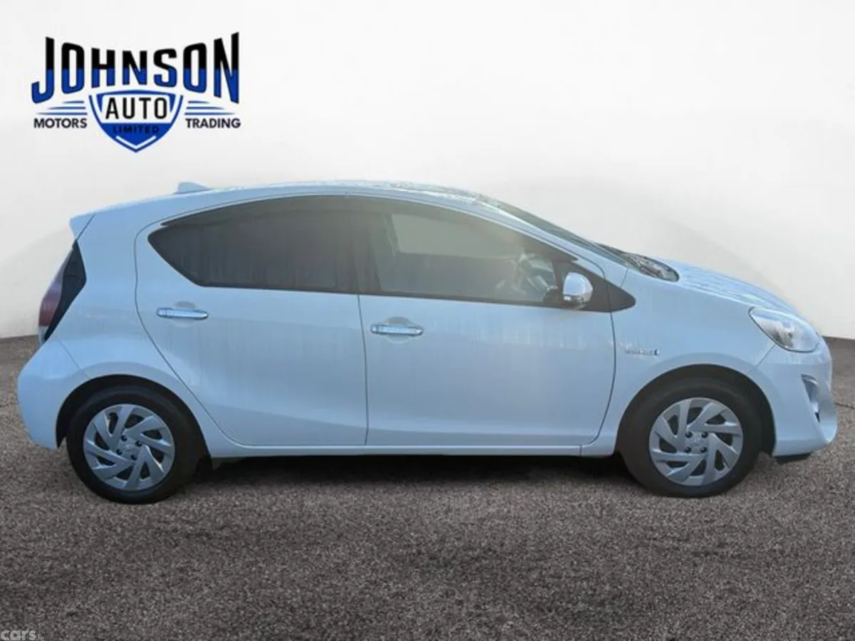 Toyota Aqua Hatchback, Petrol Hybrid, 2017, White