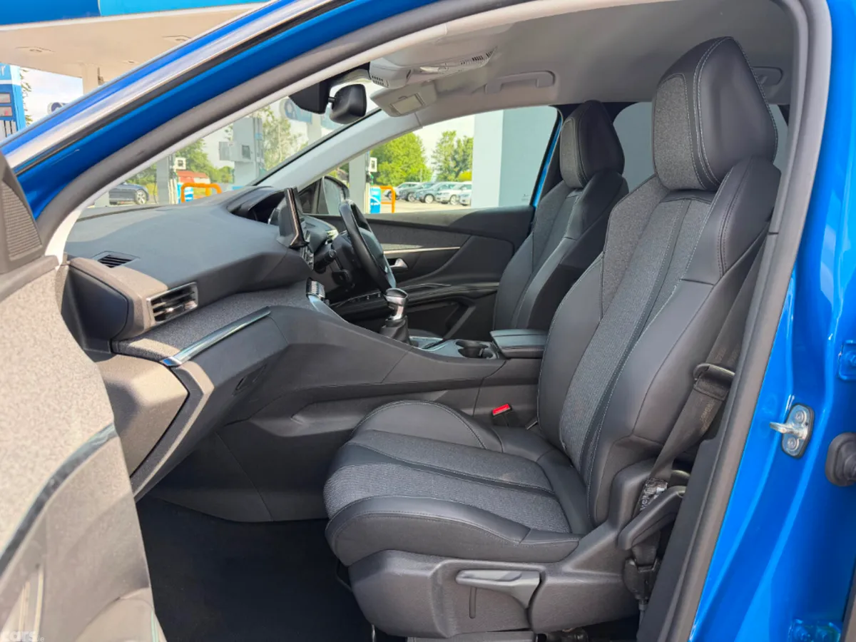 Peugeot 3008 MPV, Diesel, 2022, Blue