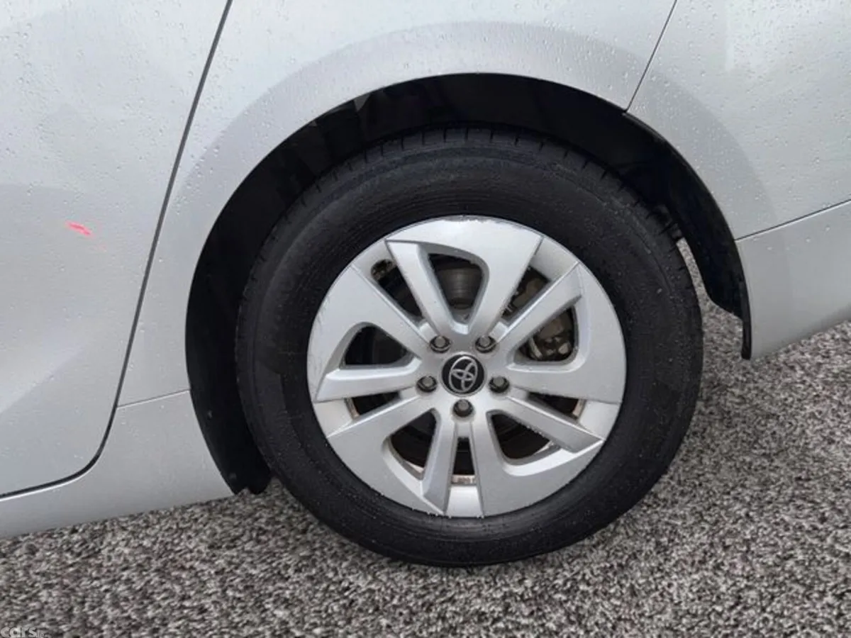 Toyota Prius SUV, Petrol Hybrid, 2017, Silver