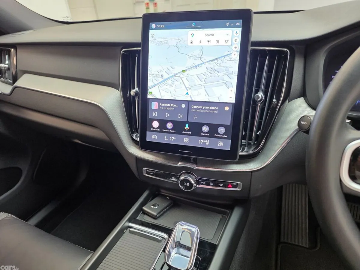 Volvo XC60 Estate, Petrol Plug-in Hybrid, 2025, Black