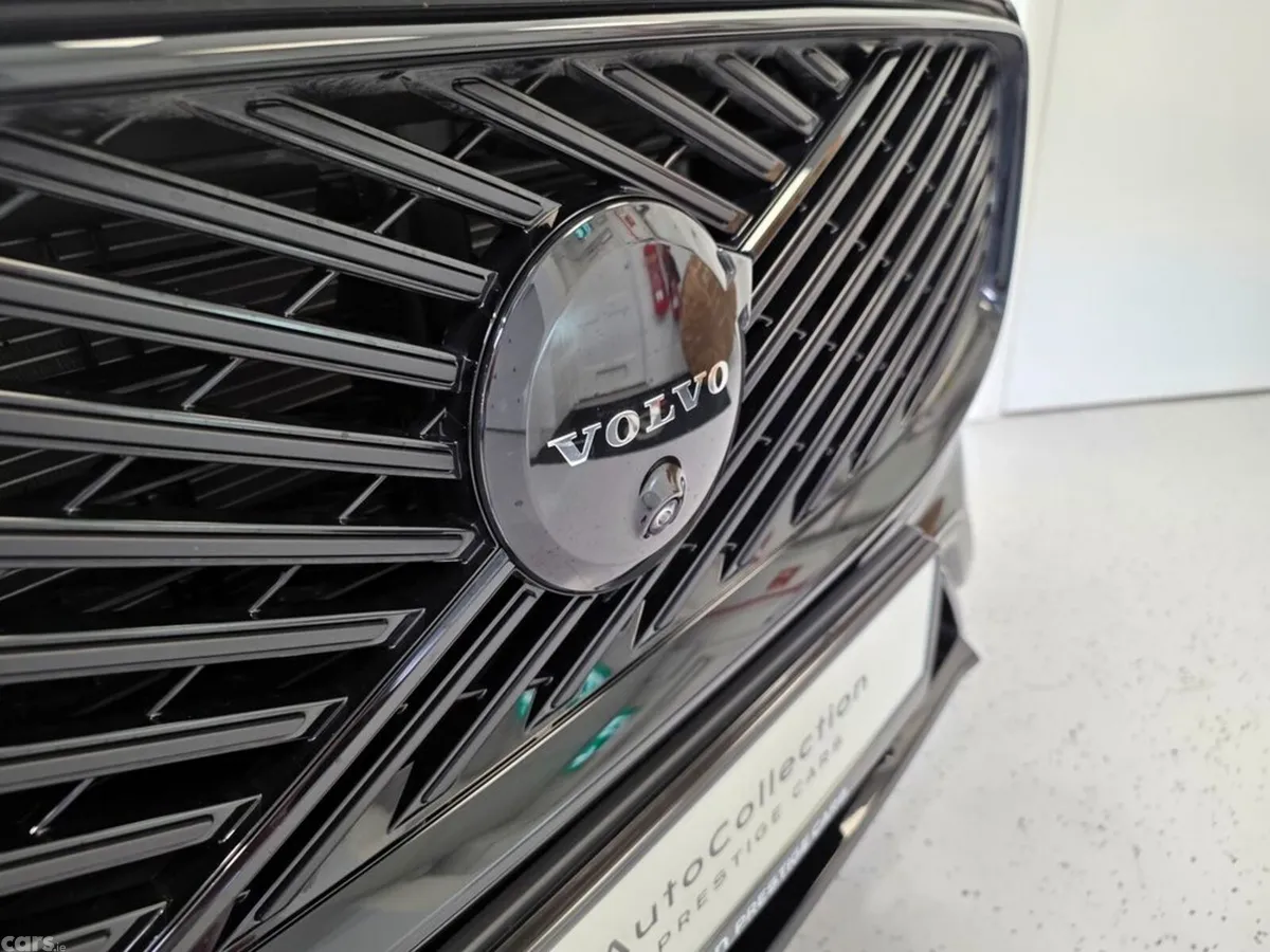 Volvo XC60 Estate, Petrol Plug-in Hybrid, 2025, Black