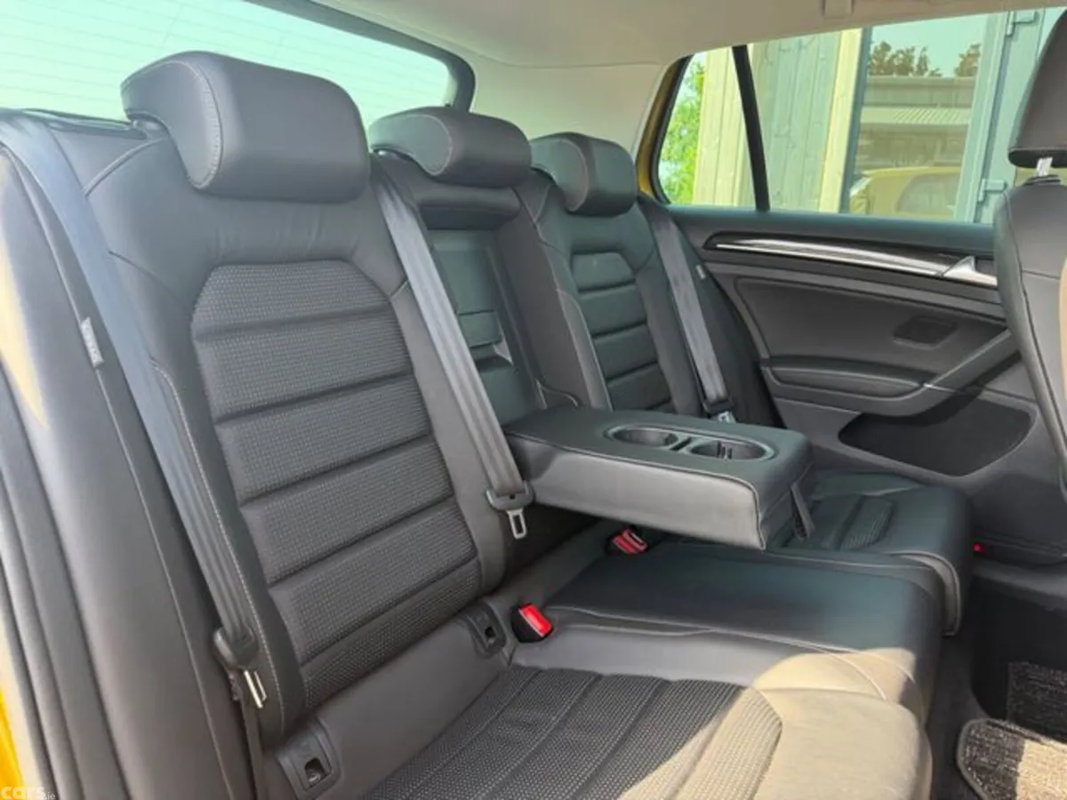 Volkswagen Golf Hatchback, Petrol, 2018, Yellow