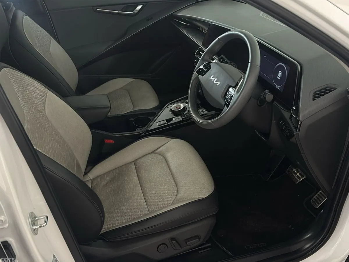 Kia Niro MPV, Electric, 2024, White