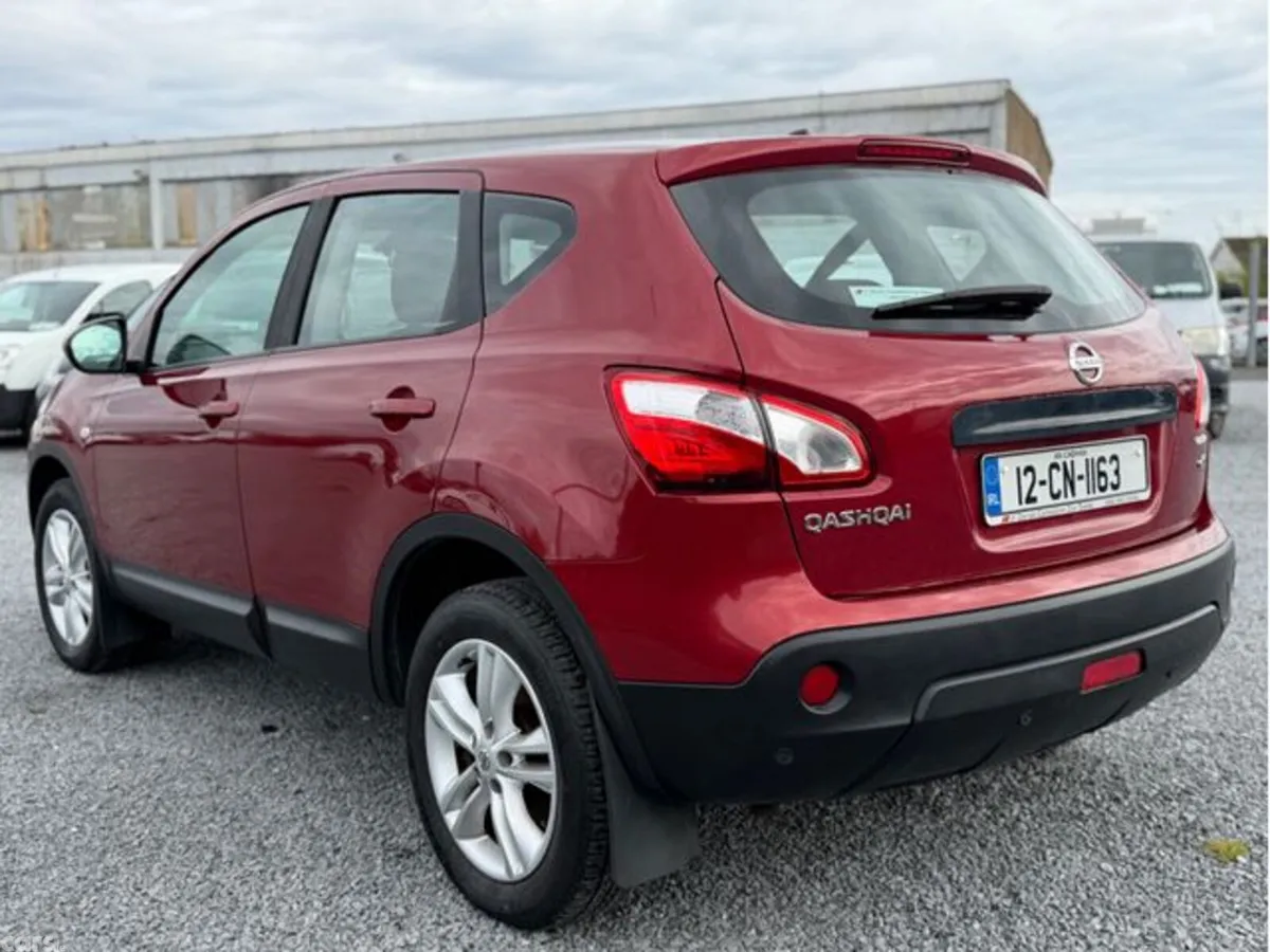 Nissan Qashqai Hatchback, Diesel, 2012, Red
