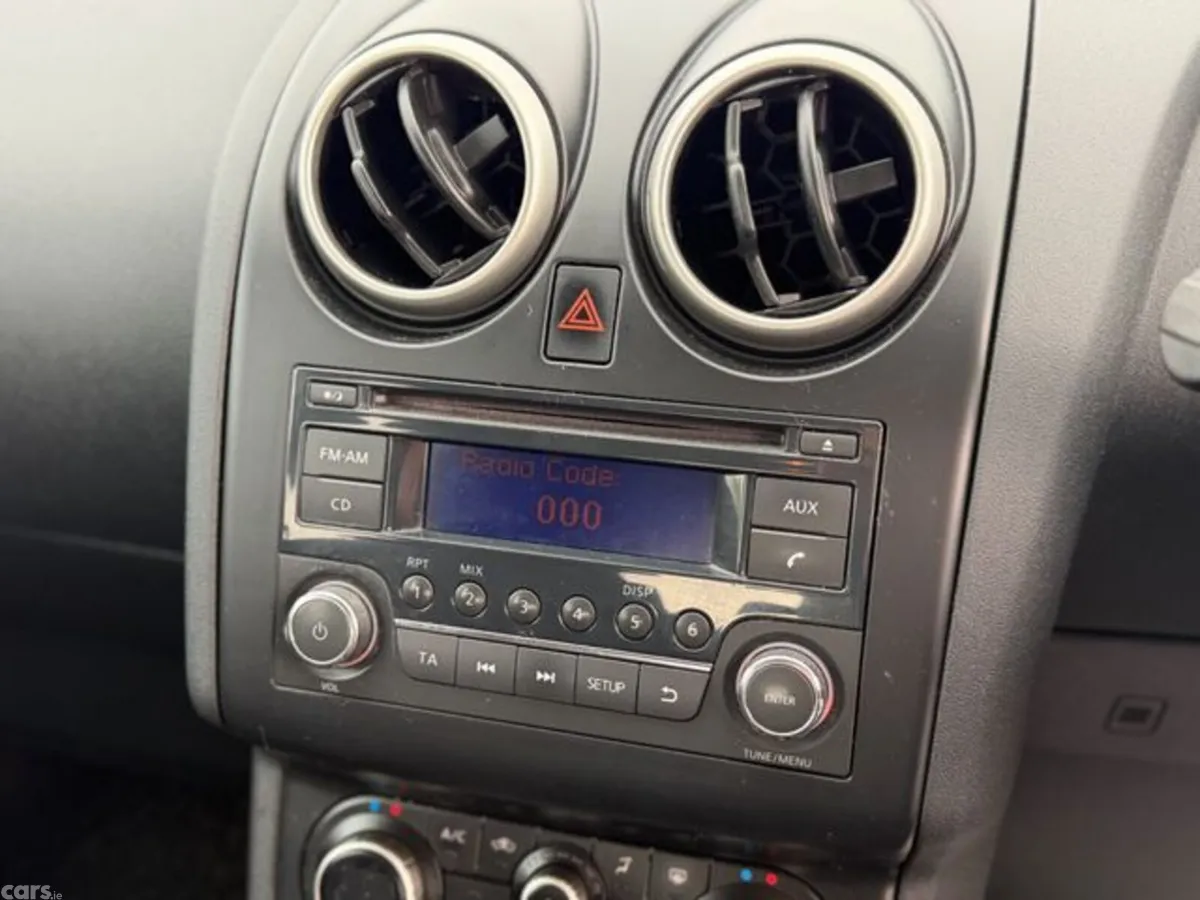 Nissan Qashqai Hatchback, Diesel, 2012, Red