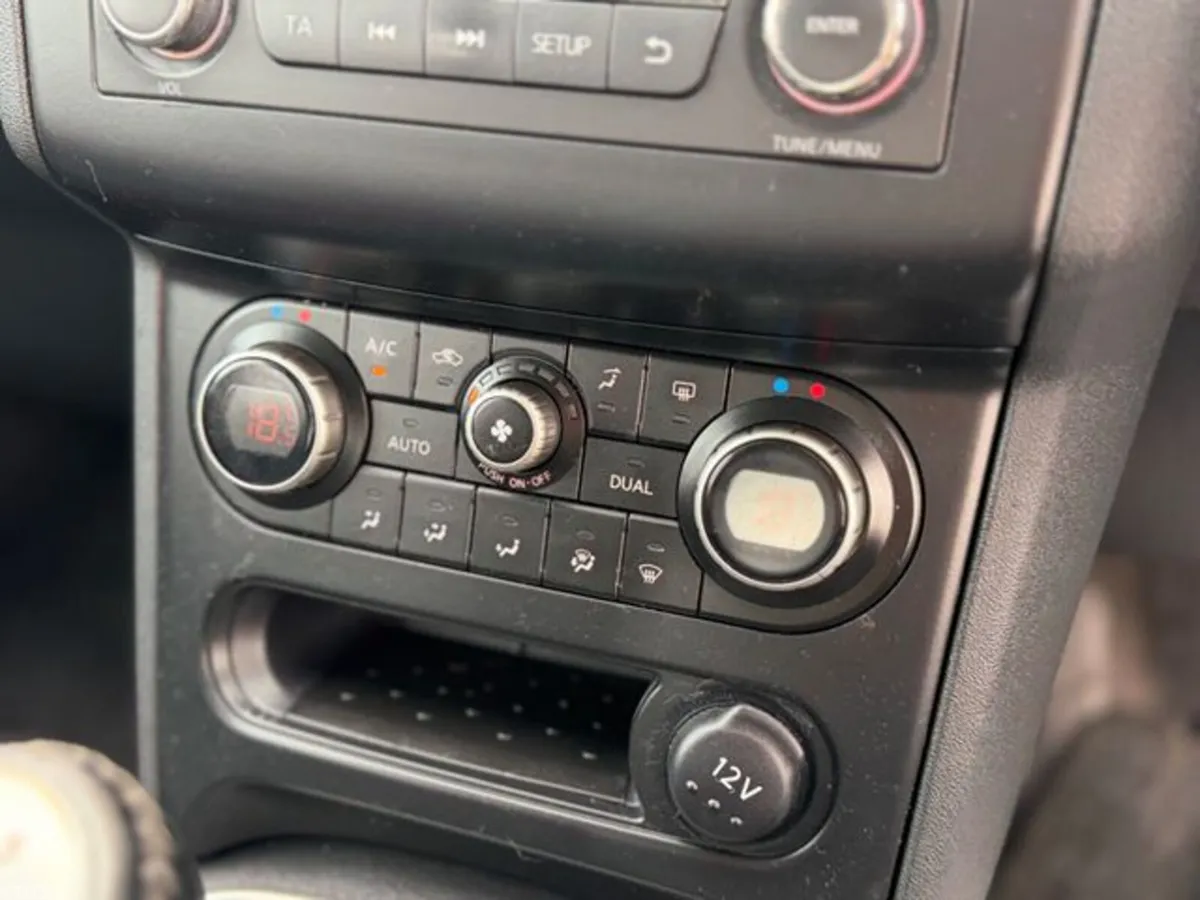 Nissan Qashqai Hatchback, Diesel, 2012, Red