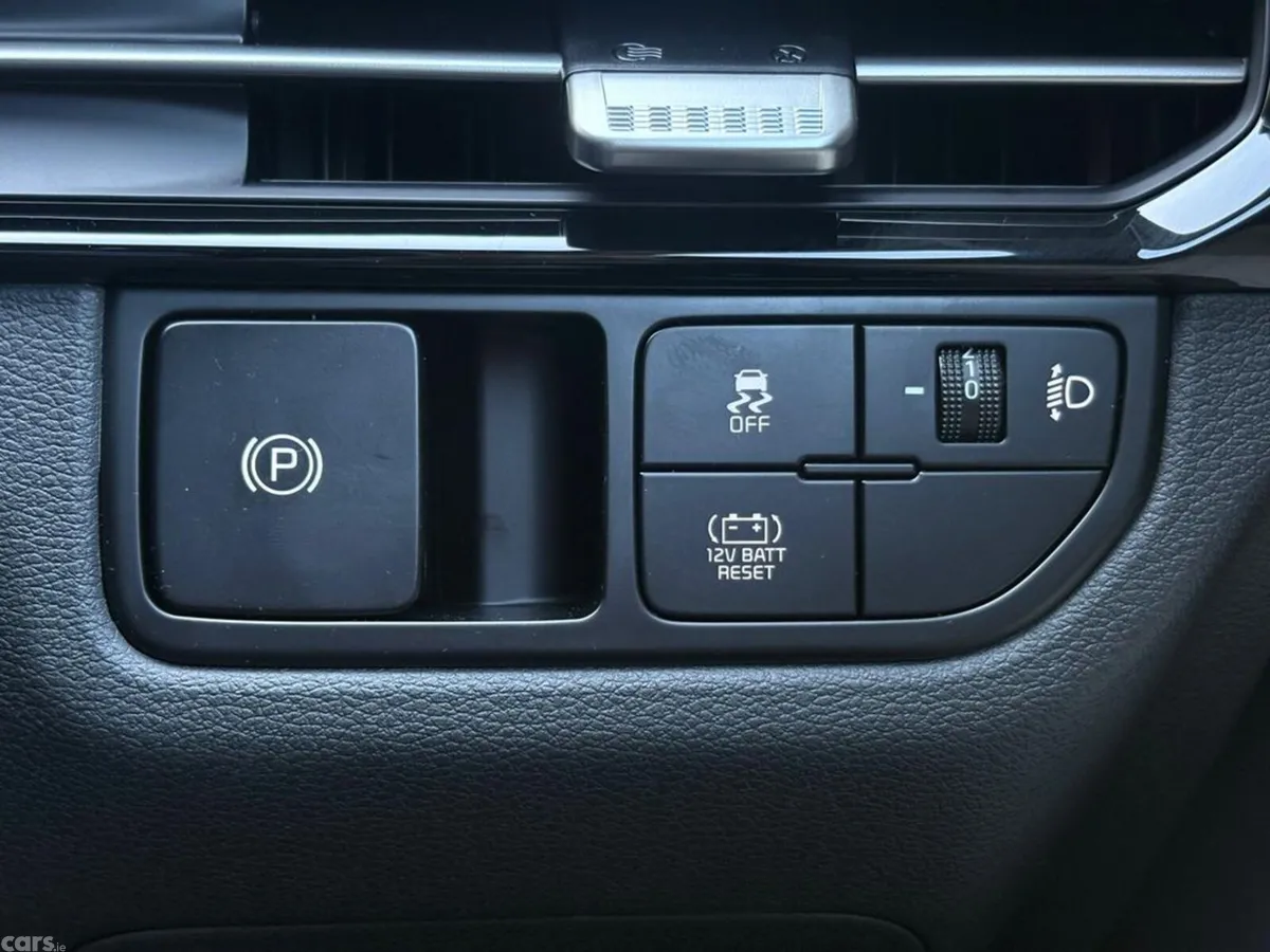 Kia Sportage SUV, Petrol Hybrid, 2027, Red