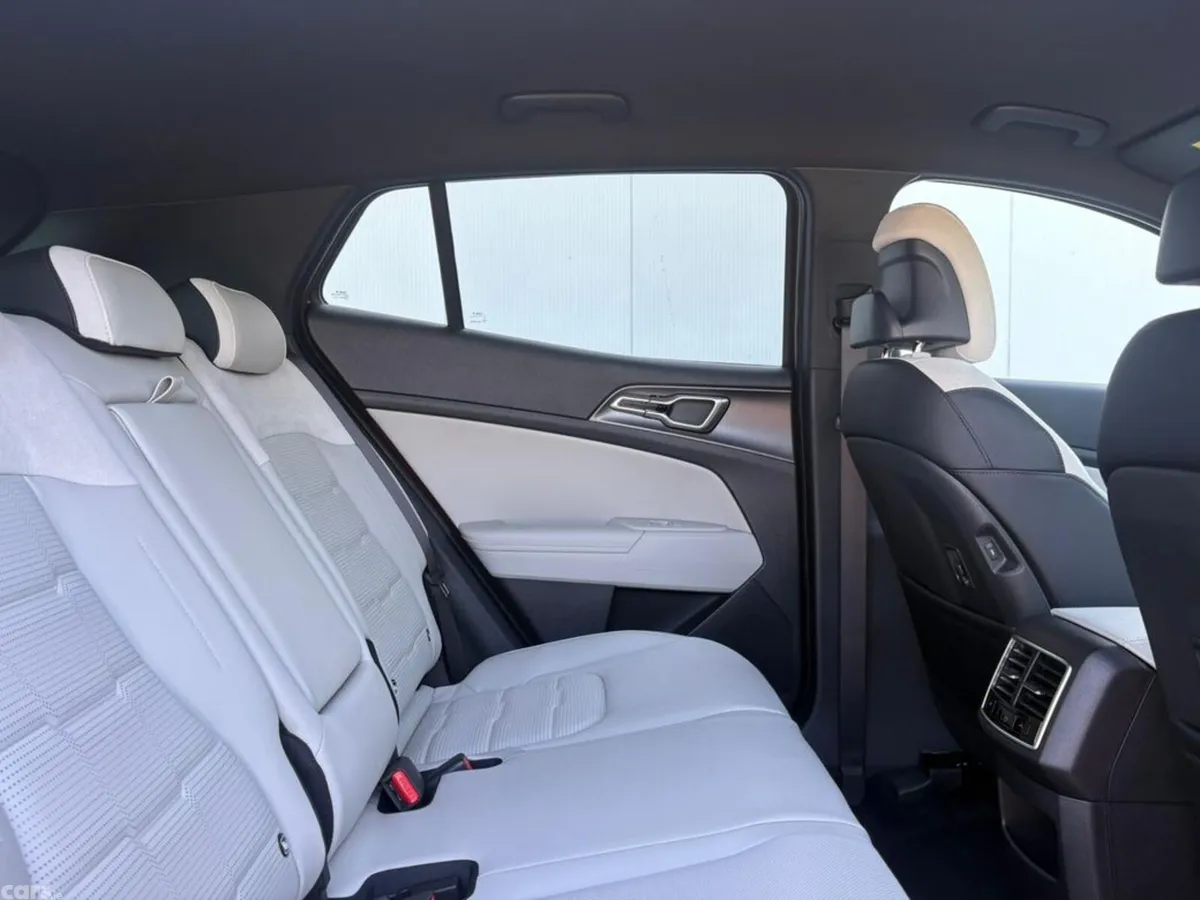 Kia Sportage SUV, Petrol Hybrid, 2027, Red