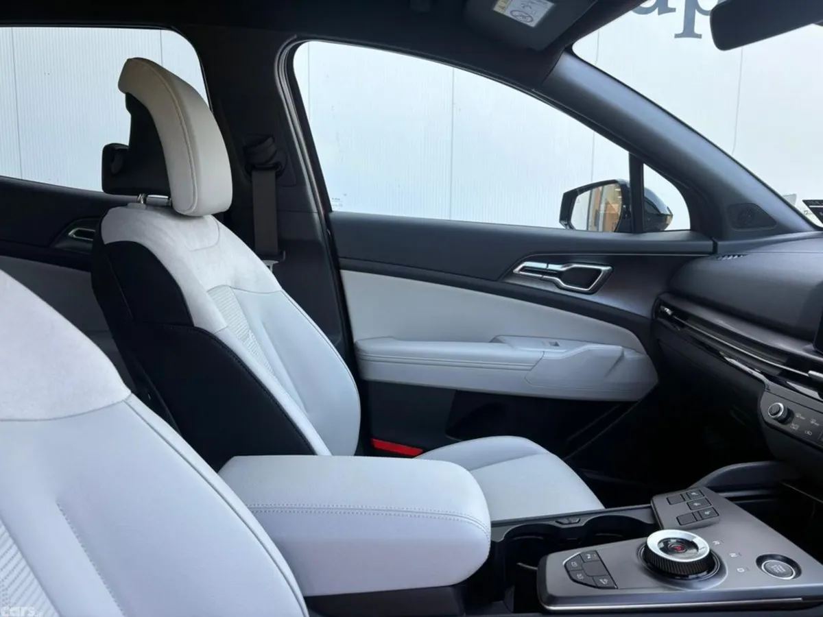 Kia Sportage SUV, Petrol Hybrid, 2027, Red