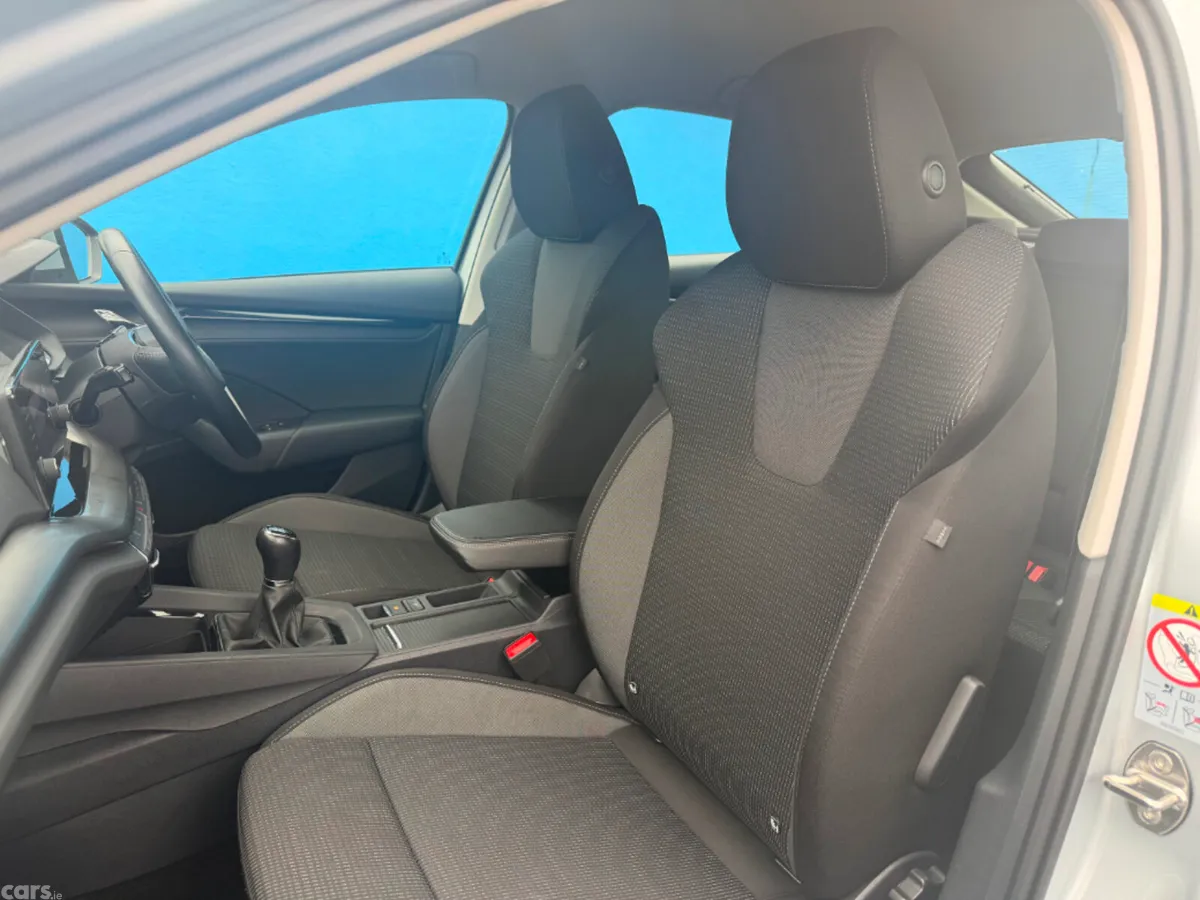 Skoda Octavia Saloon, Diesel, 2023, Grey