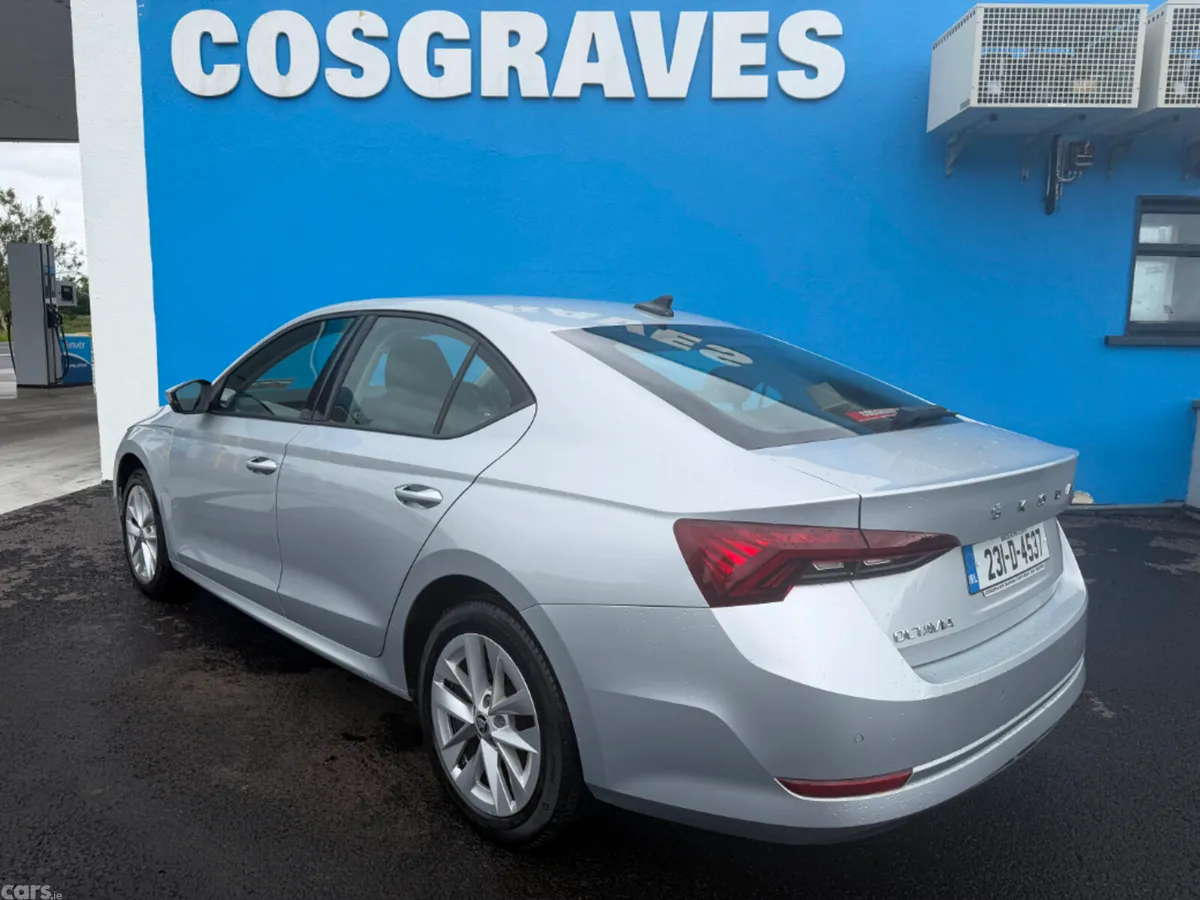 Skoda Octavia Saloon, Diesel, 2023, Grey