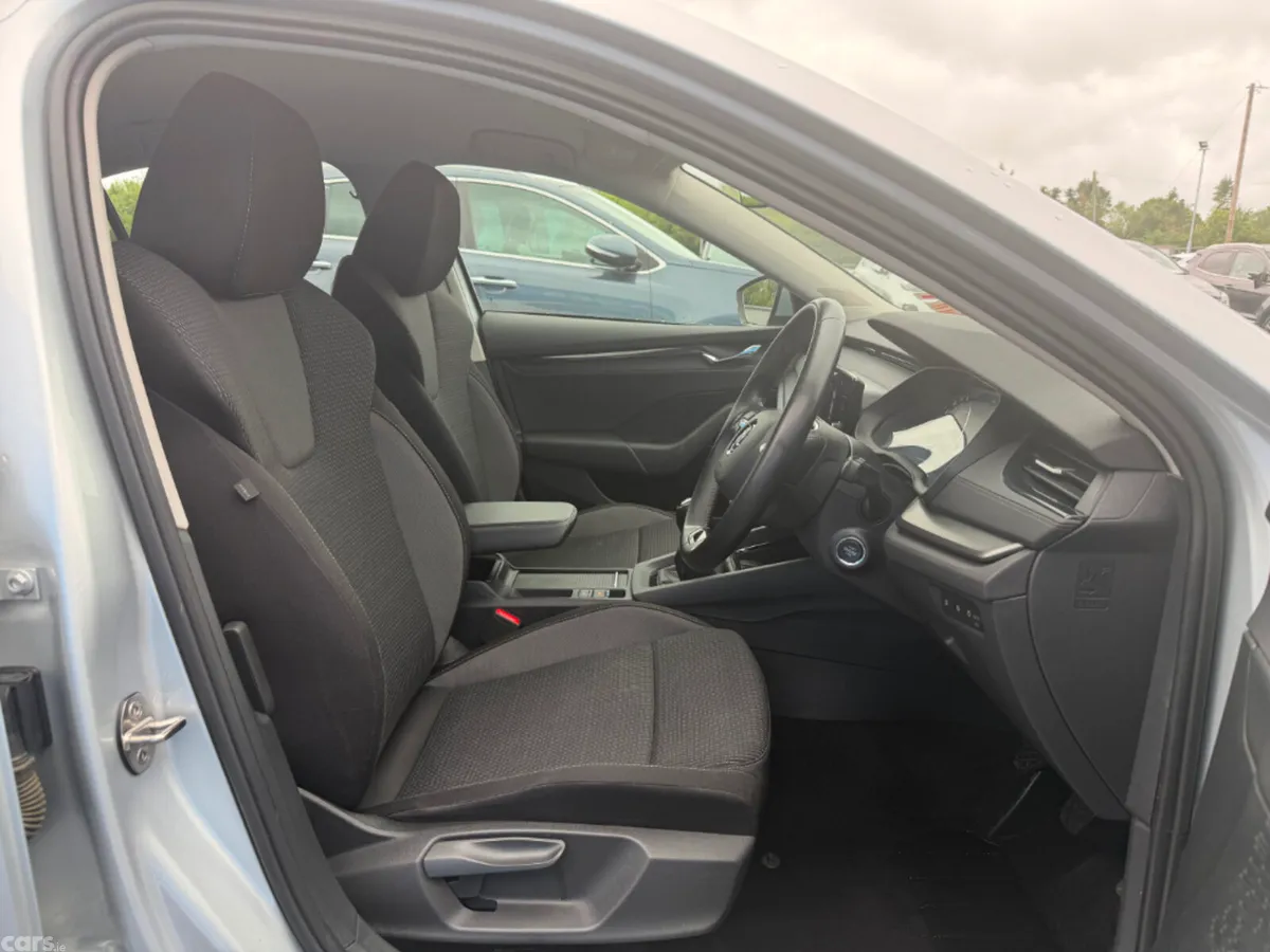 Skoda Octavia Saloon, Diesel, 2023, Grey