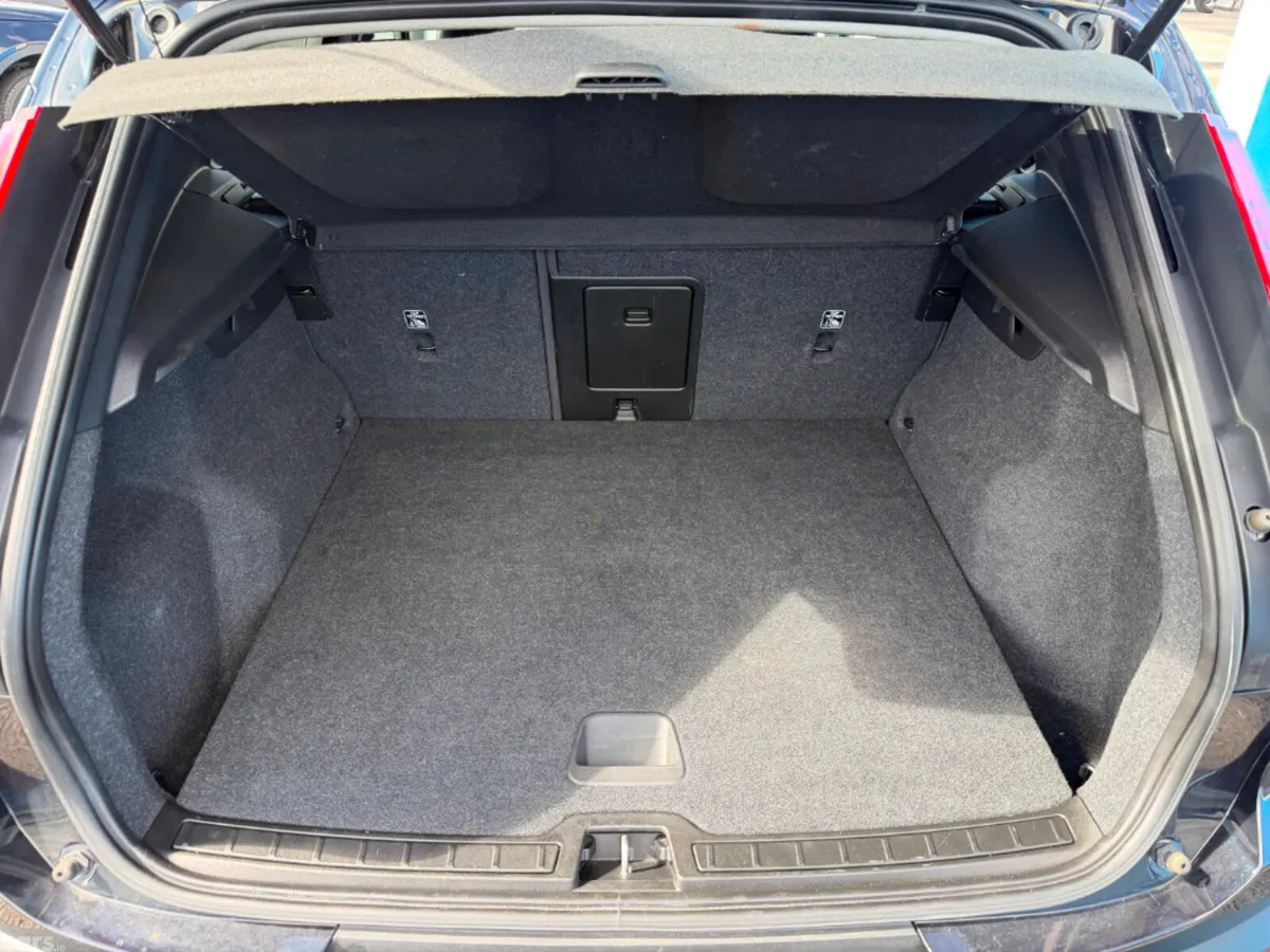 Volvo XC40 Estate, Diesel, 2018, Black