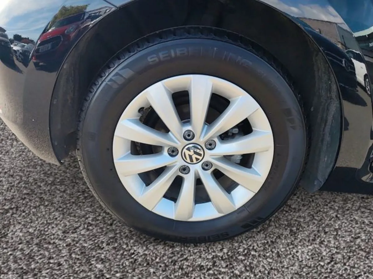 Volkswagen Beetle Hatchback, Petrol, 2014, Black