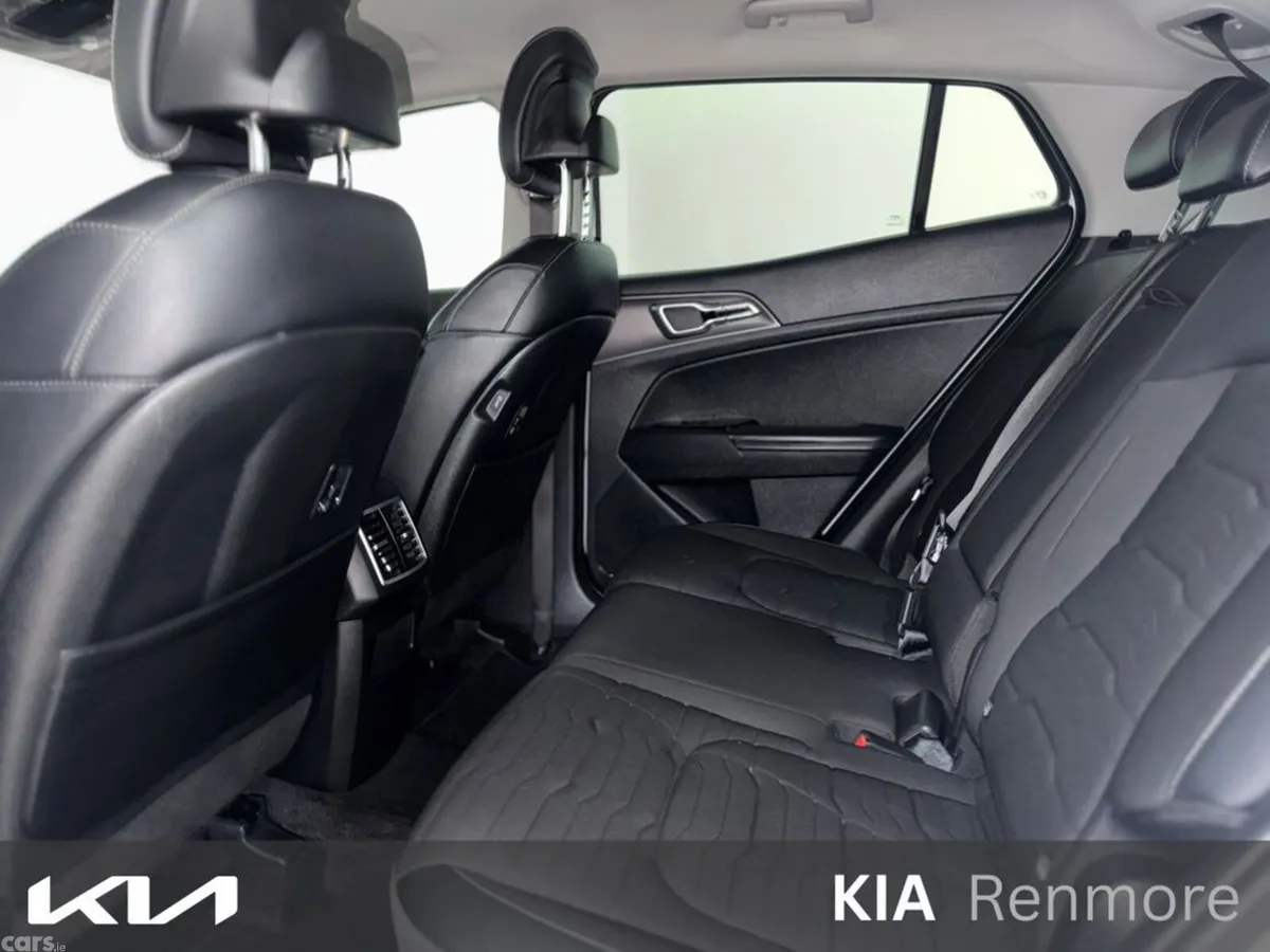 Kia Sportage MPV, Diesel Hybrid, 2023, White