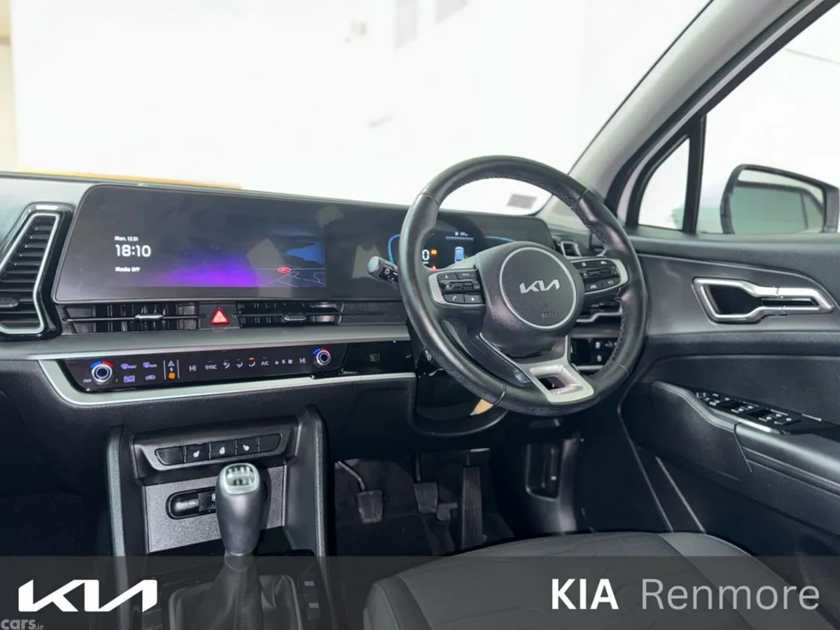 Kia Sportage MPV, Diesel Hybrid, 2023, White