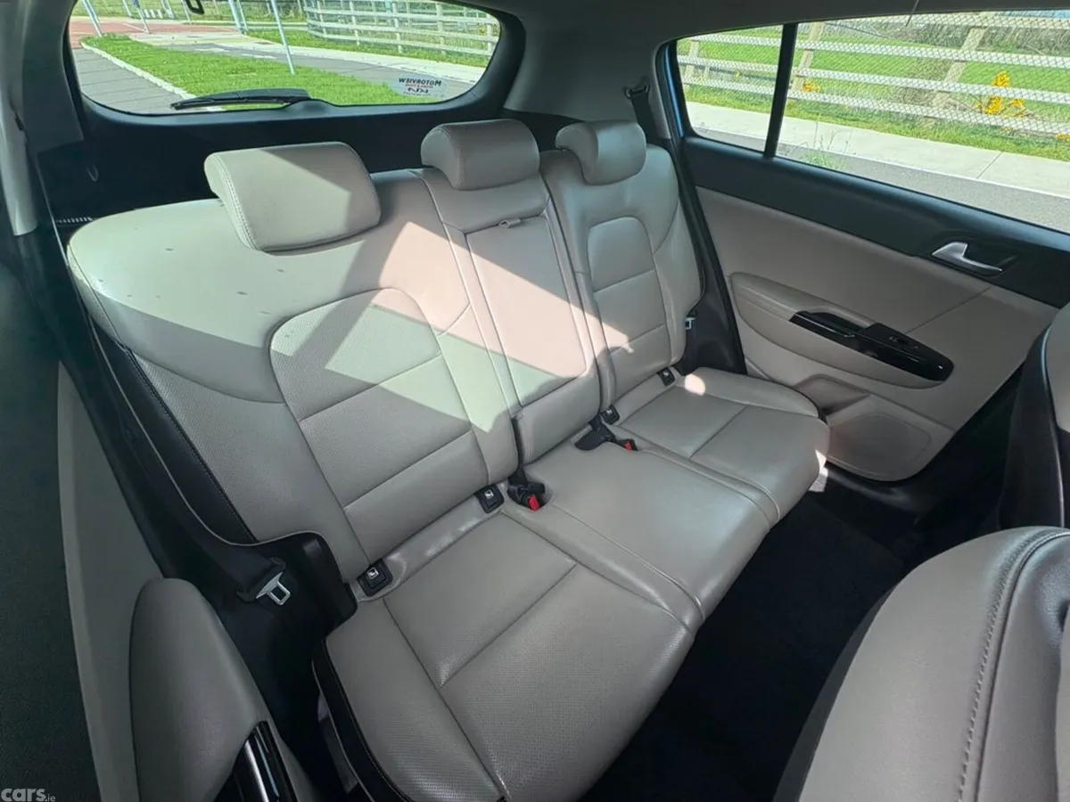 Kia Sportage SUV, Diesel Hybrid, 2021, Blue
