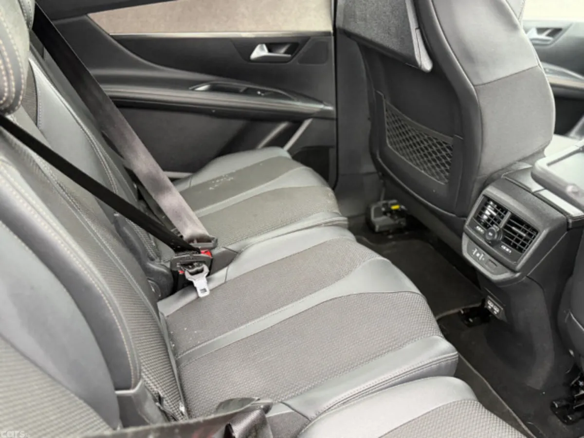 Peugeot 5008 Hatchback, Diesel, 2023, White