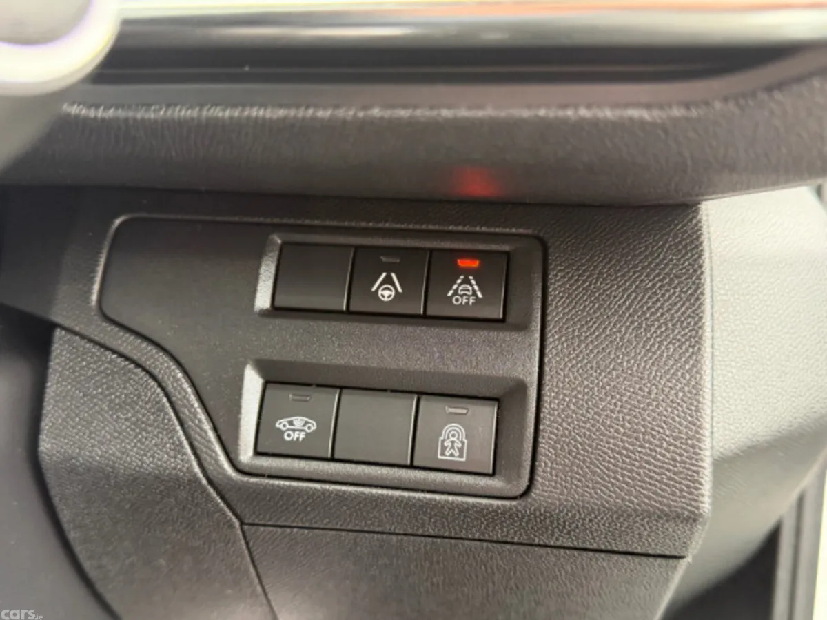 Peugeot 5008 Hatchback, Diesel, 2023, White