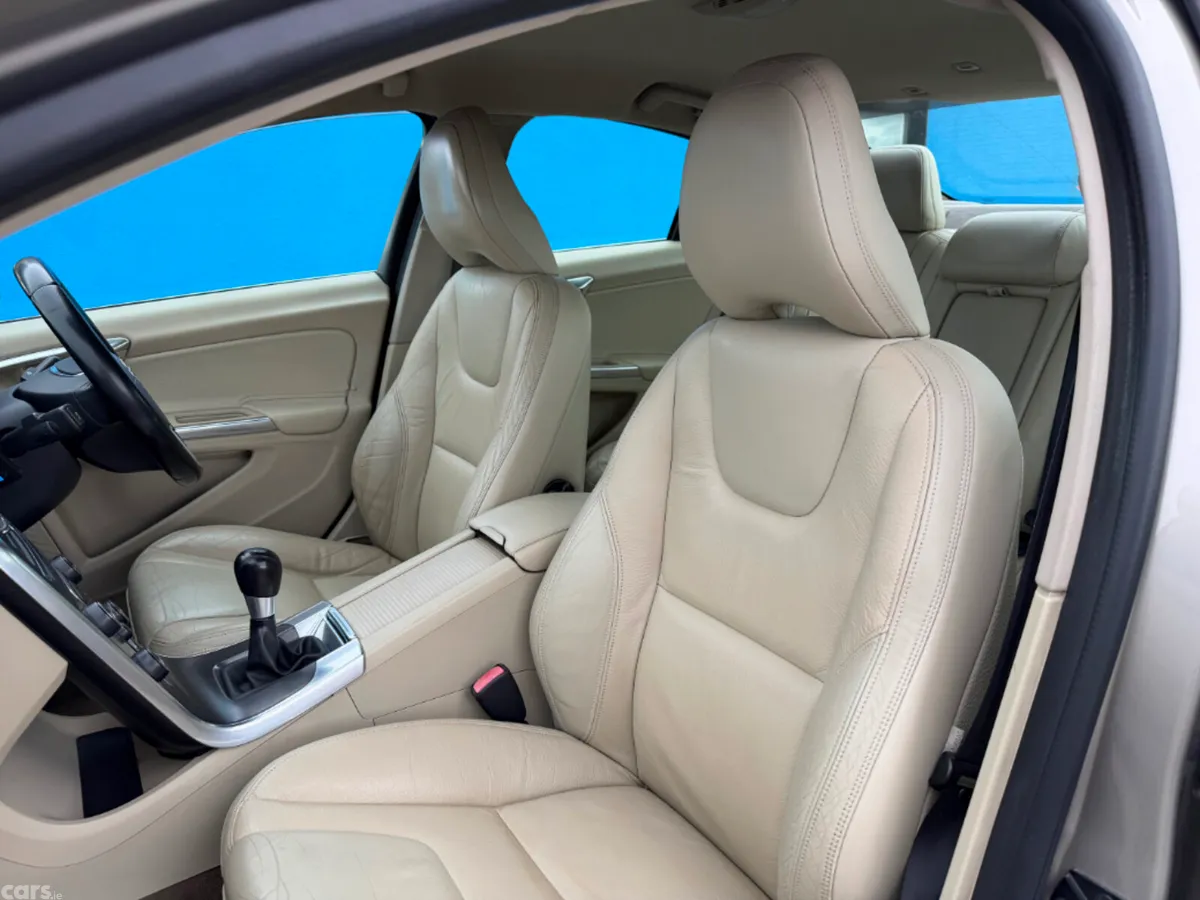 Volvo S60 Saloon, Diesel, 2012, Gold