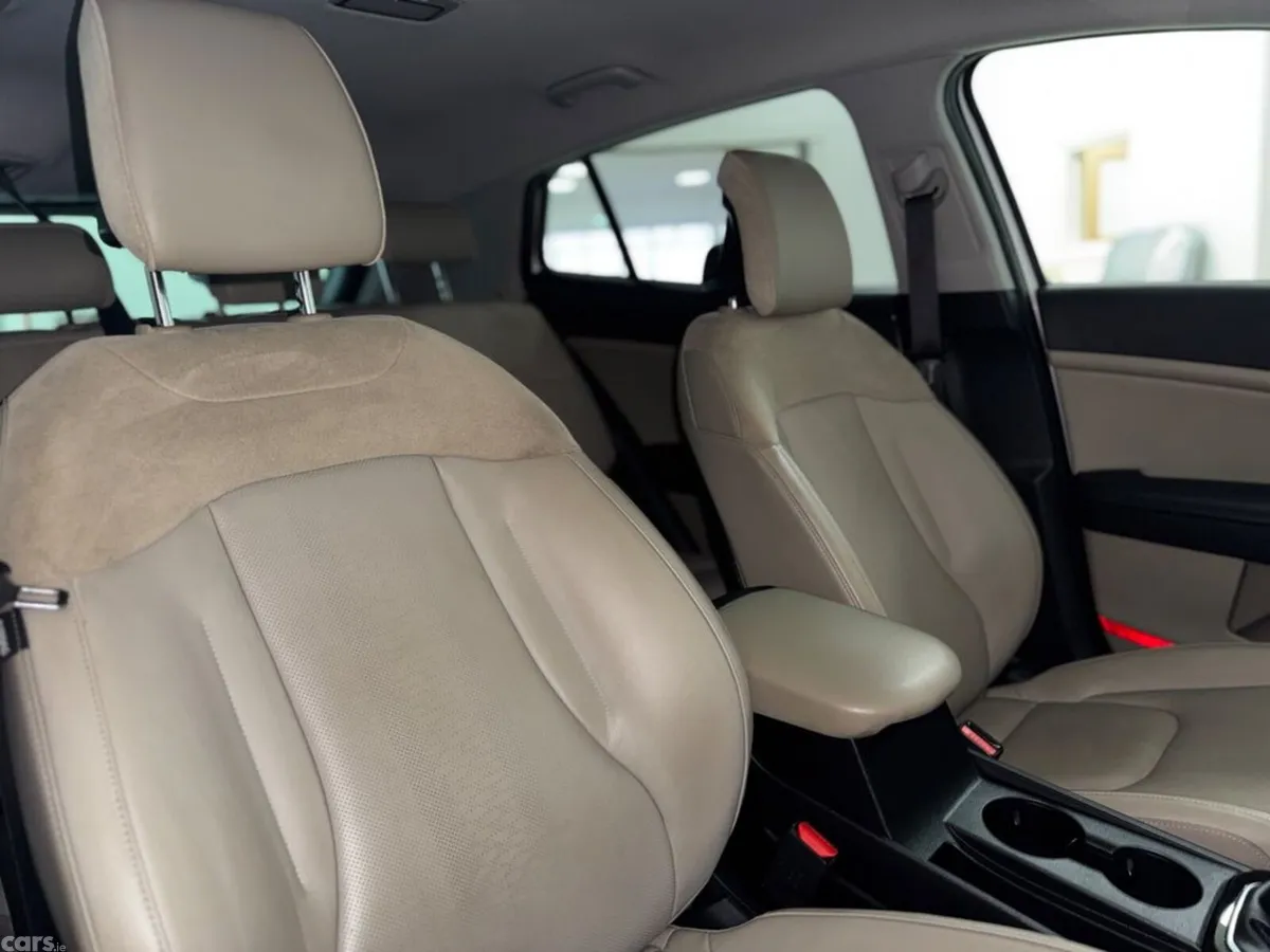 Kia Sportage MPV, Diesel Hybrid, 2023, White