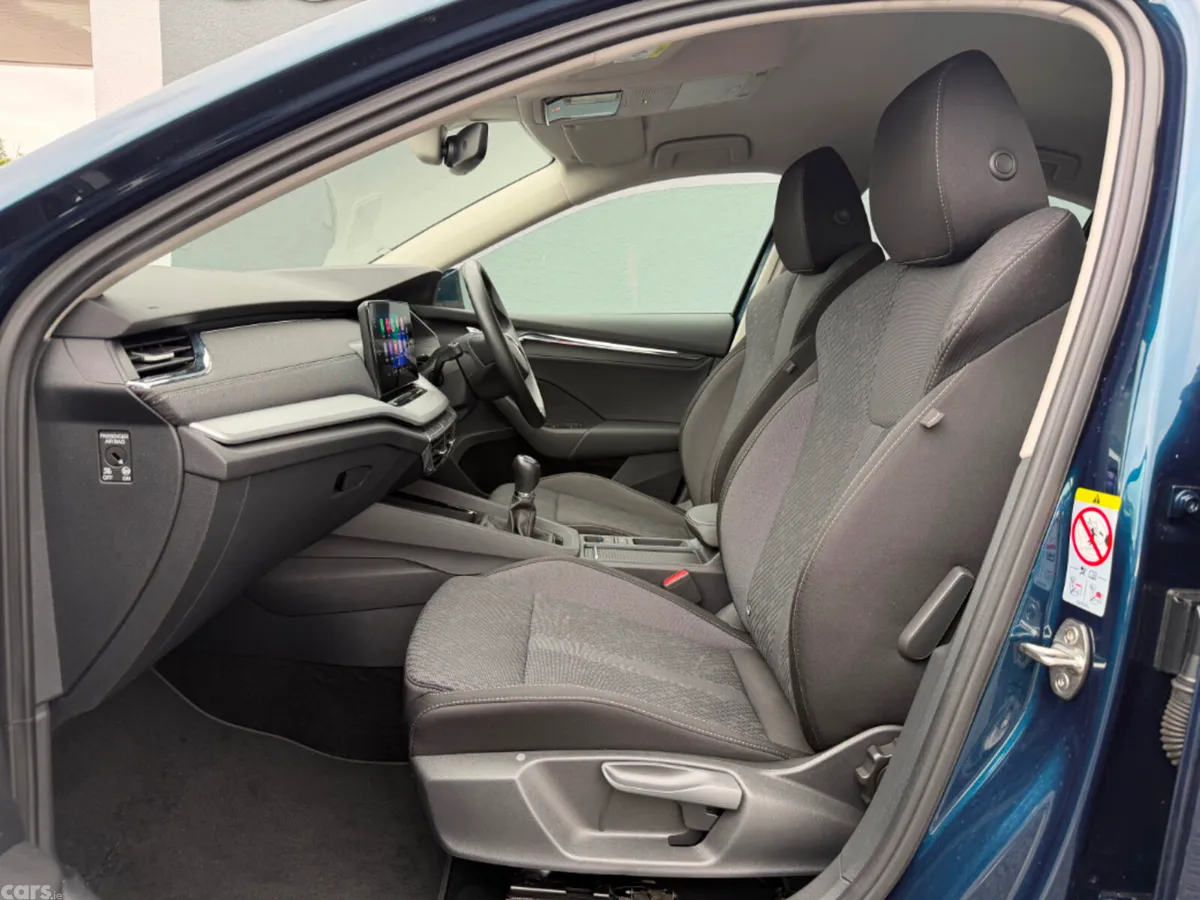 Skoda Octavia Saloon, Diesel, 2023, Blue