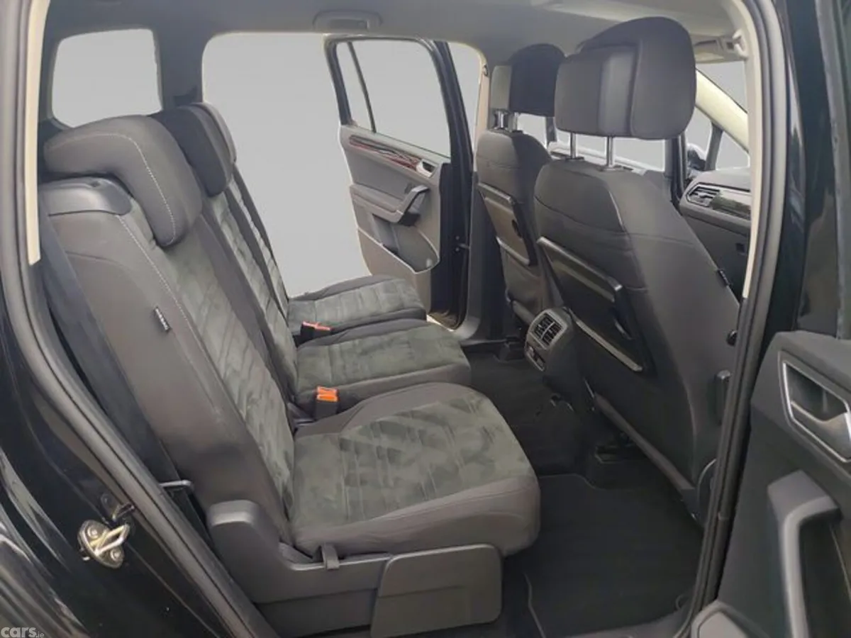 Volkswagen Touran MPV, Petrol, 2016, Black
