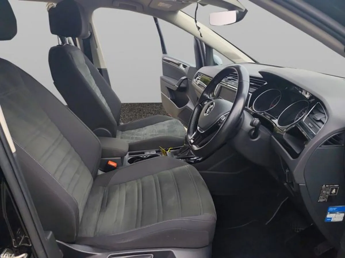 Volkswagen Touran MPV, Petrol, 2016, Black
