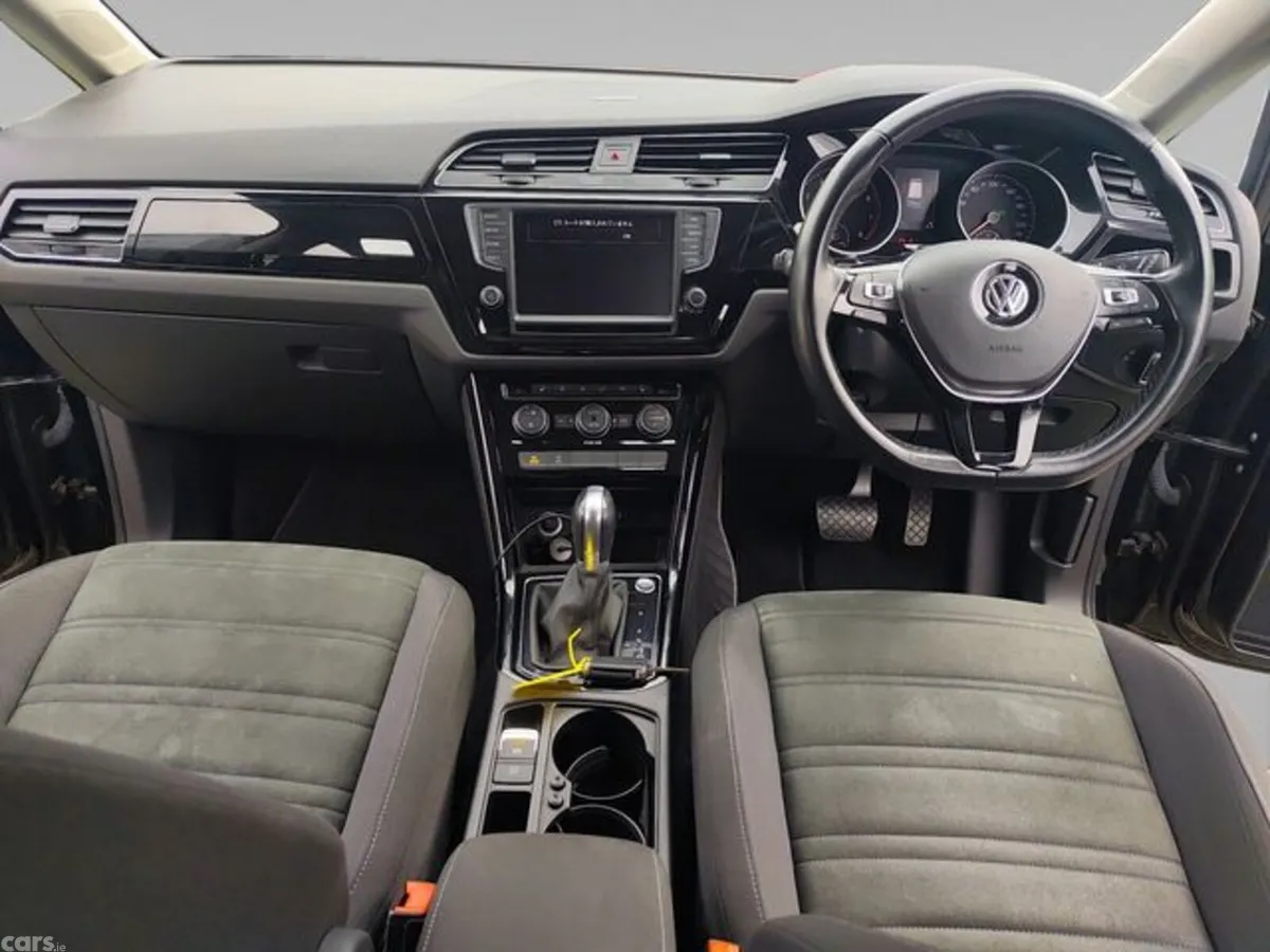 Volkswagen Touran MPV, Petrol, 2016, Black