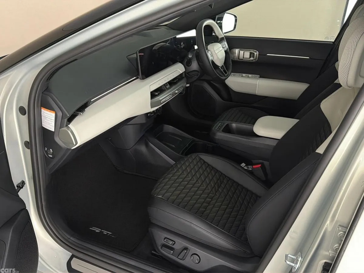 Kia EV4 Saloon, Electric, 2026, Silver