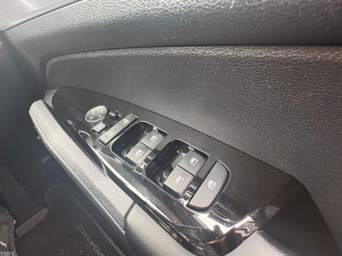 Kia Sportage SUV, Petrol Hybrid, 2023, Grey