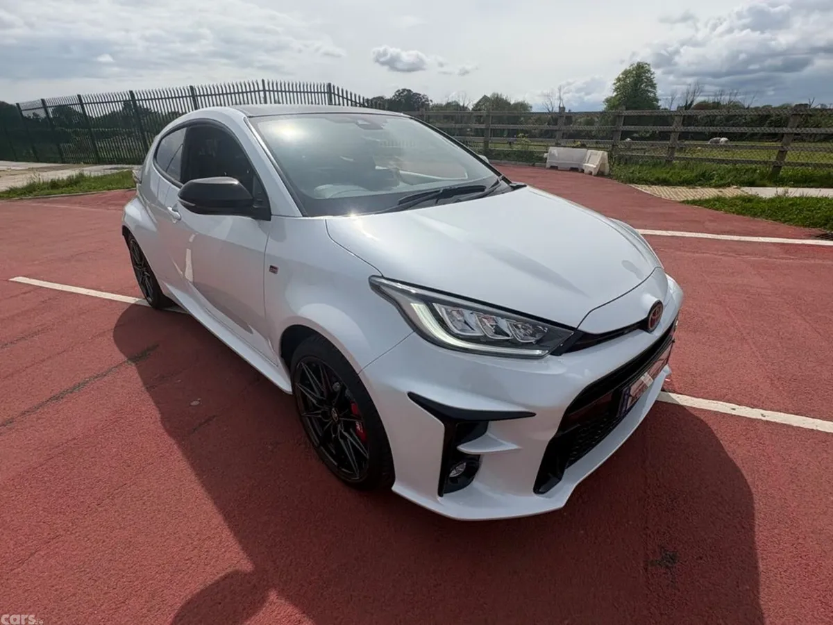 Toyota Yaris Hatchback, Petrol, 2022, White